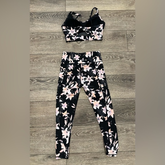 Victoria’s Secret Athleisure Set 2 PC Sport Bra 34D Leggings 8 Pink Black floral - Picture 3 of 5